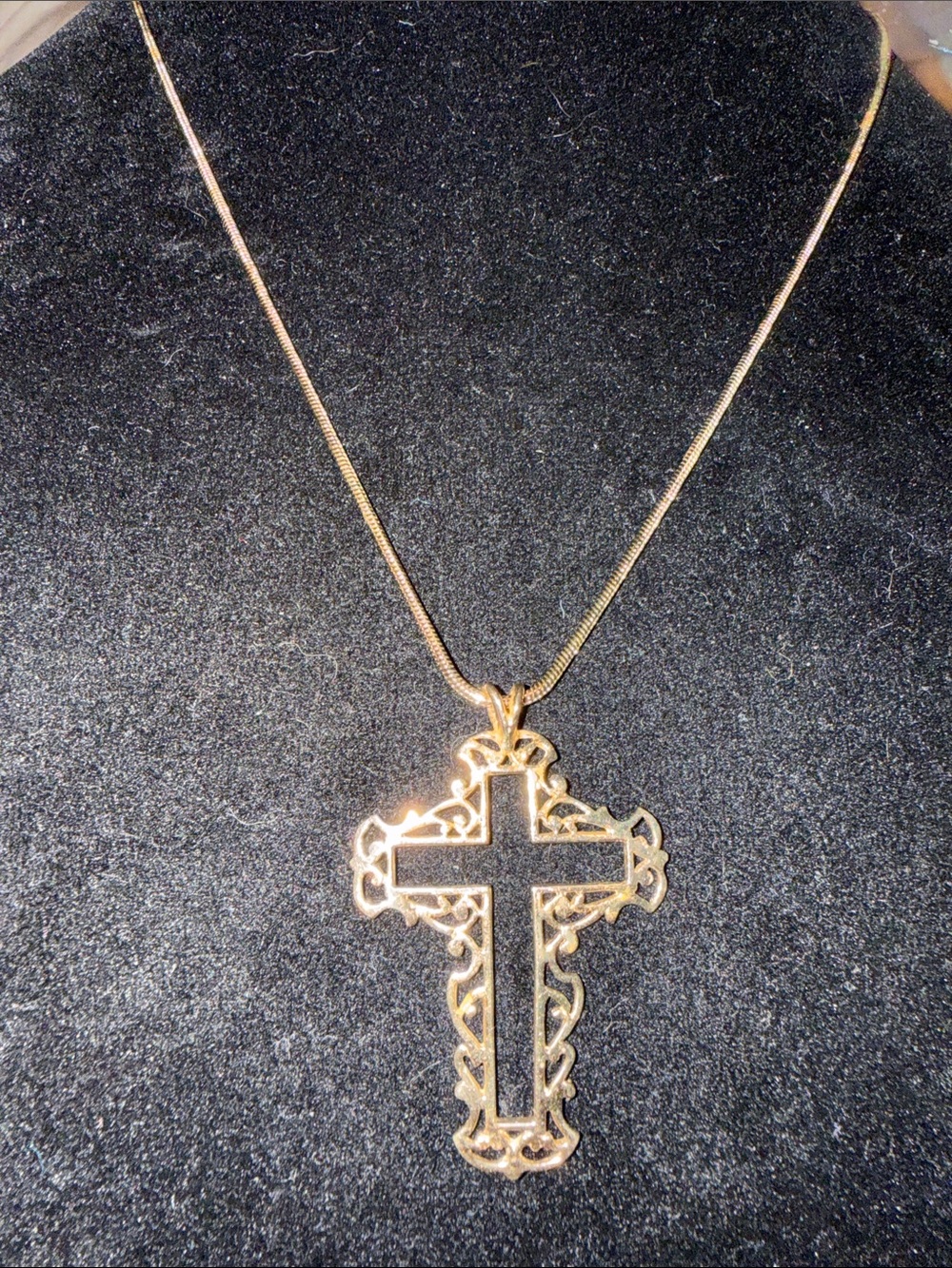 New 11.5” Gold-Tone Filigree Cross Snake Chain Necklace stunning